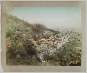 Kiga, perto de Miyanoshita, Província de Kanagawa, Japão (foto a p/b colorida à mão) de Japanese Photographer