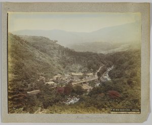 New Road, Kiga, perto de Miyanoshita, Província de Kanagawa, Japão (foto a p/b colorida à mão) de Japanese Photographer