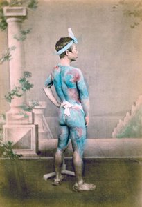 Retrato de um noivo com tatuagens tradicionais japonesas Irezumi, c.1882 (foto de albumen colorida à mão) de Japanese Photographer