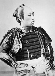 Samurai do Velho Japão com penteado tradicional (foto a p/b)