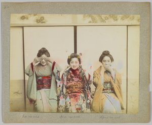Não ver nenhum mal, não ouvir nenhum mal, não falar nenhum mal (foto a p-b colorida da mão) de Japanese Photographer