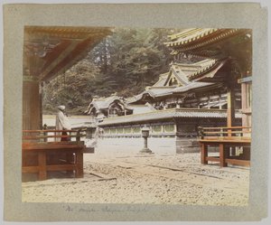 Tōshō-_gū, Nikko, Japão (foto a p/b colorida à mão) de Japanese Photographer