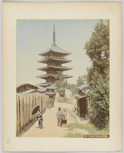 Yasaka Pagoda, Kyoto, Japão (foto colorida à mão a p/b) de Japanese Photographer