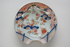 Barber&39;s Bowl, início do século 18 (utensílios Arita, porcelana com azul sob o vidrado e esmalte sobre o vidrado) de Japanese School
