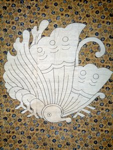 Colcha Futonji em chita com padrão floral, brasão de família representando uma borboleta, seda crua e fiada, máscara tingida em reserva com amido de arroz, xilogravura direta, pigmentos de tinta, civilização japonesa, período Edo-Meiji de Japanese School