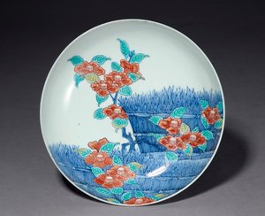 Prato, início do século XVIII (porcelana com esmaltes azuis de submersão e overglaze)