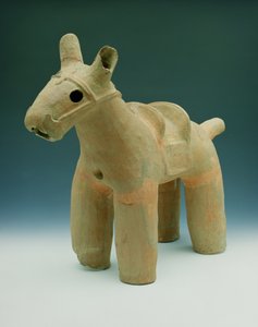 Cavalo de Haniwa, encontrado colocado em volta de Funuli, província de Boshu, distrito de Osato, período de Dolmen (louça de barro) de Japanese School