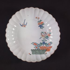 Prato Kakiemon Grande, Período Edo (porcelana)