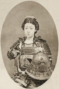 Retrato de uma mulher guerreira com flores no cabelo, c.1895