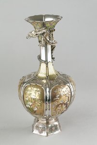 Vaso de prata, dourado e esmalte shibayama, final do século XIX (trabalho em metal) de Japanese School