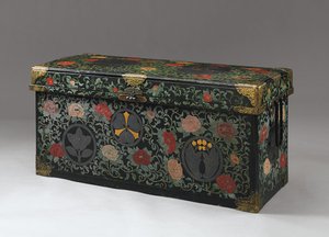 Baú de armazenamento (Nagamochi), Período Edo (laca e cobre dourado) de Japanese School
