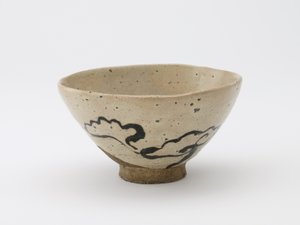 Bacia de chá com desígnio de fungo de imortalidade, período de Edo, 18º-19º século (stoneware com o pigmento de ferro debaixo de um esmalte claro) de Japanese School