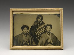 Sem título, c. 1875 (ambrótipo na caixa original de madeira kiri) de Japanese School