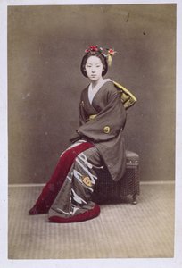 Rapariga em um quimono, c.1860-70 (foto colorida da mão) de Japanese School
