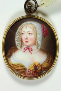 Uma senhora, em corpete cor-de-laranja sobre uma queijaria de renda branca (esmalte) de Jean (circle of) Petitot