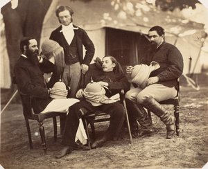 [Retrato de grupo no Governor Generals Camp, LR: Maj Jones, Sr. Walters, The Governo..., 1858-61. de Jean Baptiste Oscar Mallitte