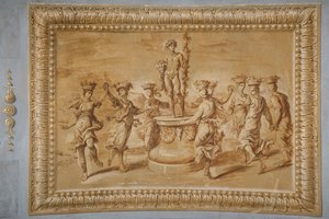 Alto-relevo falso dourado, com Baco colocado num pedestal circular decorado com festões e bucrânias e rodeado de canéforos dançantes