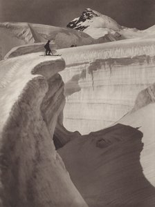 Suíça: O Jungfrau, Labirinto Glaciar, o Rottalhorn no fundo (foto a p/b) de Jean Gaberell