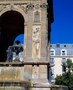 Arquitetura: detalhe da fonte dos Inocentes representando as ninfas. Desenhado pelos arquitetos Jean Goujon, Augustin Pajou e Pierre Lescot. 1546-1549. Praça Joachim du Bellay, Paris.