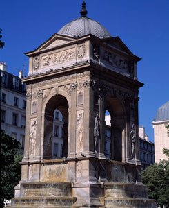 Arquitectura: vista da fonte dos Inocentes. Desenhado pelos arquitetos Jean Goujon, Augustin Pajou e Pierre Lescot. 1546-1549. Praça Joachim du Bellay, Paris.