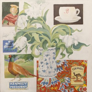Efémeras, incluindo chávena de café, maços de cigarros; postal e tulipas de Jennifer Abbott