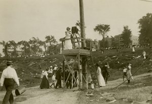 Auto-retrato de feijões, c.1905-40 (foto em prata gelatina) de Jessie Tarbox Beals