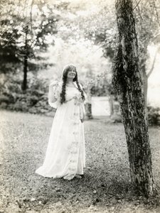 Grace Duffy Boylan mãe de Malcolm Stuart Boylan, diretor de cinema Hollywood, c.1905-17 (foto em prata gelatina) de Jessie Tarbox Beals