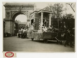 Desfile Histórico Flutuação Colonial Nº 27 de Jessie Tarbox Beals