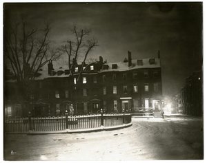 Louisburg Square, Boston Jenny Lind morava na casa da esquina, Boston, EUA, c.1902-10 (foto em prata gelatina) de Jessie Tarbox Beals