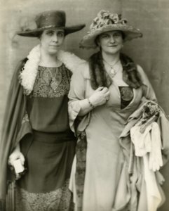Mrs Coolidge e sua amiga Mrs Frances Parkinson Keyes, 1924 de Jessie Tarbox Beals