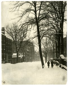 Mt Vernon Street, Boston, c.1902-10 (foto em prata gelatina) de Jessie Tarbox Beals