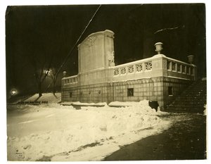 Shaw Memorial à noite, Boston, EUA, c.1902-10 (foto em prata gelatina) de Jessie Tarbox Beals