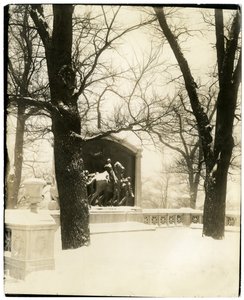 Shaw Memorial in storm, Boston, EUA, c.1902-10 (foto em prata gelatina) de Jessie Tarbox Beals