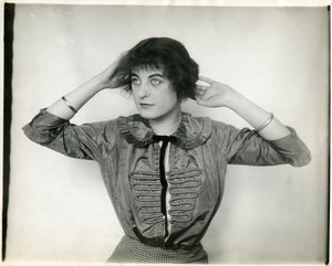 Blusa tafetá, Forsythe, c.1905-18 (foto gelatina prateada) de Jessie Tarbox Beals