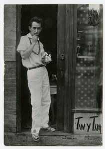 Tiny Tim, Greenwich Village, Nova York, EUA, c.1915-22 (foto em prata gelatina)