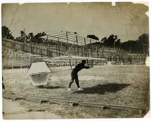 William Avery na "Máquina de Deslizar" de Jessie Tarbox Beals
