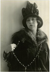 Zoë Akins, autora de Declassified, c.1905-40 de Jessie Tarbox Beals