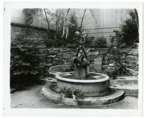 fonte de jardim, c.1905-40 (foto gelatina prateada) de Jessie Tarbox Beals