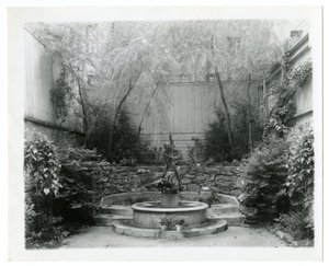 fonte de jardim, c.1905-40 (foto gelatina prateada) de Jessie Tarbox Beals