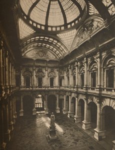 Corte interior com teto de vidro da Royal Exchange, c1935.