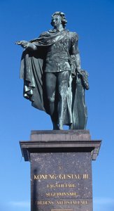 Estátua do Rei Gustav III esculpida em 1799 em memória do rei que foi assassinado em 1792, Gamla Stan (A Cidade Velha), Estocolmo, Suécia (foto)