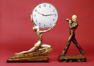 Menina ajoelhada com relógio e um tocador de flauta (bronze, marfim, metal, mármore)
