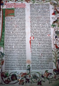 Uma página da Bíblia de Gutenberg, século XV de Johannes Gutenberg