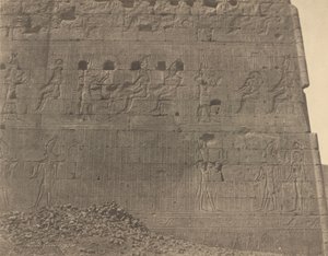 Edfu-Esculturas e inscrições na face oriental,1854 (foto) de John Beasley Greene