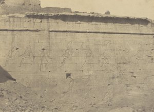 Edfu, esculturas e inscrições da fachada oriental da parede do cerco de John Beasly Greene