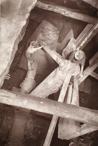 Balance Box na mina Dolcoath, ilustração de "Entre minas e mineiros, ou Cenas subterrâneas por Flash-Light" de J.C. Burrows e William Thomas, pub. 1893 (foto sépia)