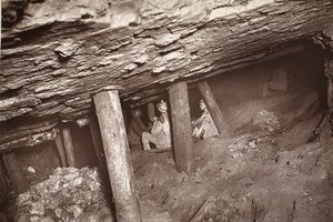 A 66, mina Blue Hills, ilustração de "Mongst mines and miners, ou Underground Scenes by Flash-Light" de J.C. Burrows e William Thomas, pub. 1893 (foto sépia)
