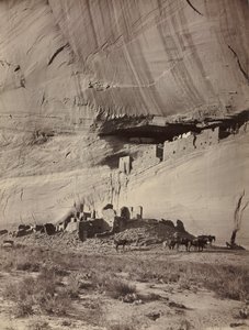 Ruínas de moradias de penhasco, Cañon de Chelly, Arizona, c. 1879-1881.