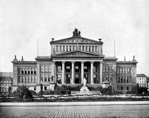 Teatro de comédia, Schiller Platz, Berlim, 1893. de John L. Stoddard