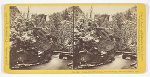 Cascata Nevada (700 pés de altura), da ponte pedonal, após uma tempestade de neve em julho, n.º 1208 da série «California - Yo-Semite Valley» de John P. Soule